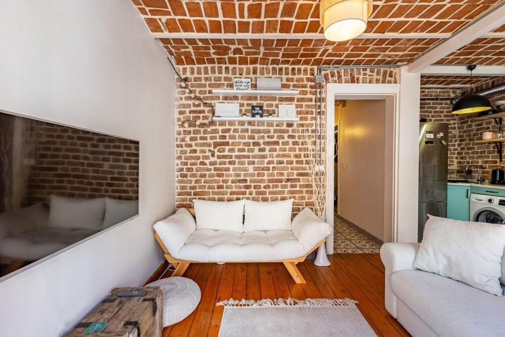 Nostalgic Flat Near Galata Tower in Beyoglu