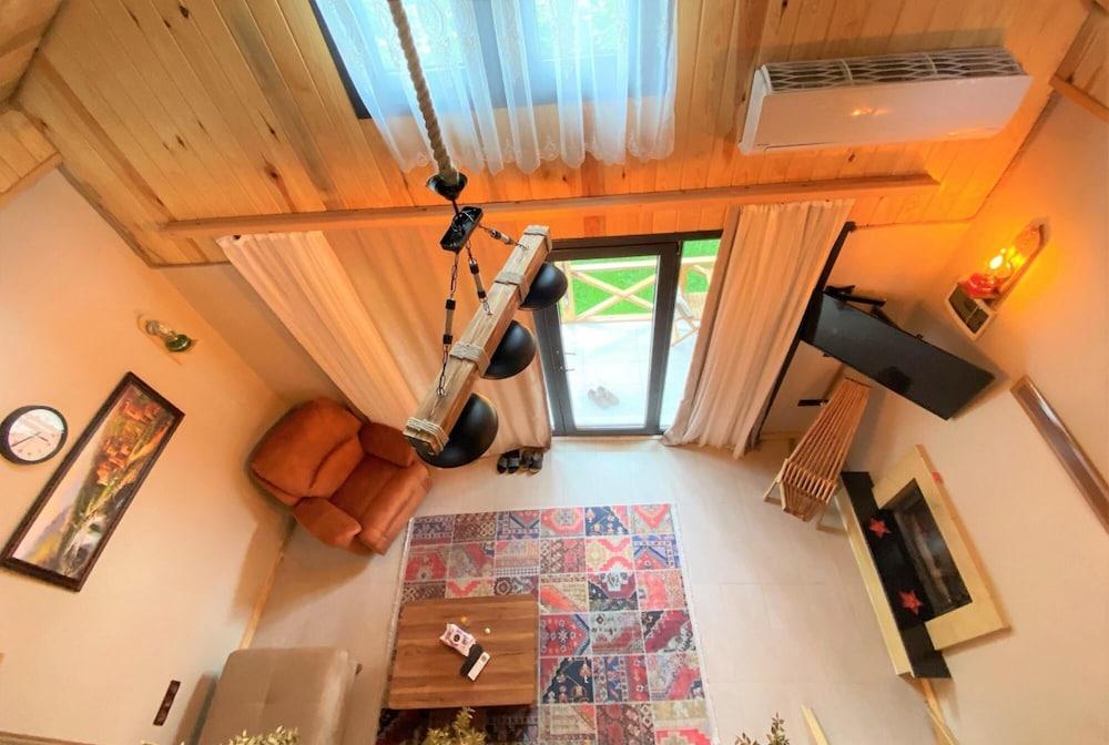 Cozy House Surrounded by Nature in Agva