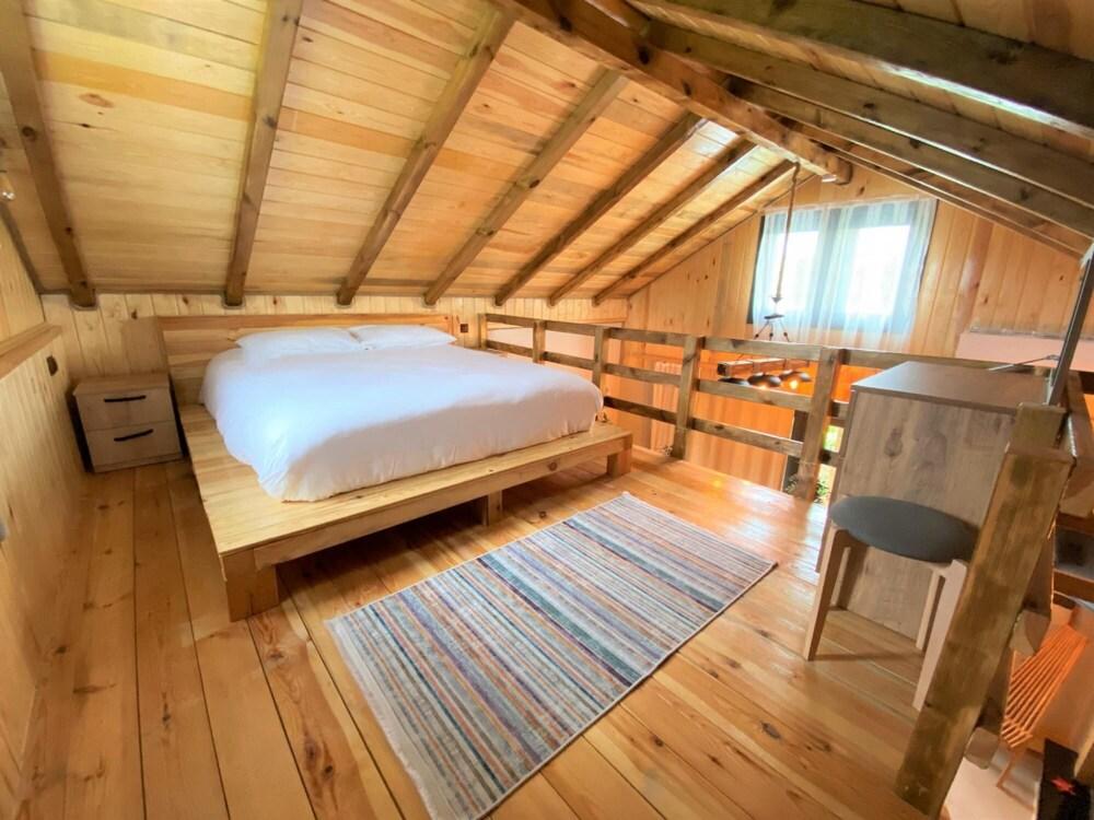 Cozy House Surrounded by Nature in Agva