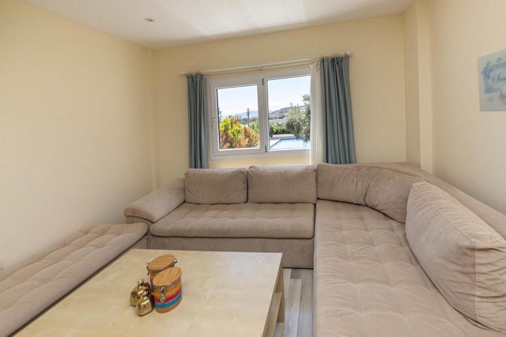 Captivating House With Shared Pool in Bodrum