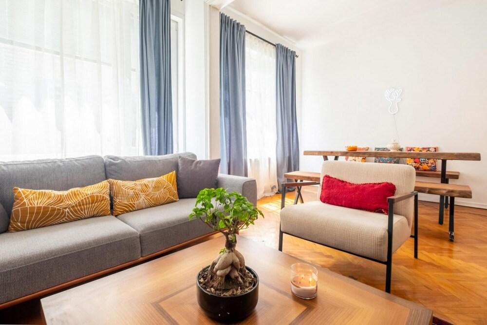 Charming Flat With Central Location in Kadikoy