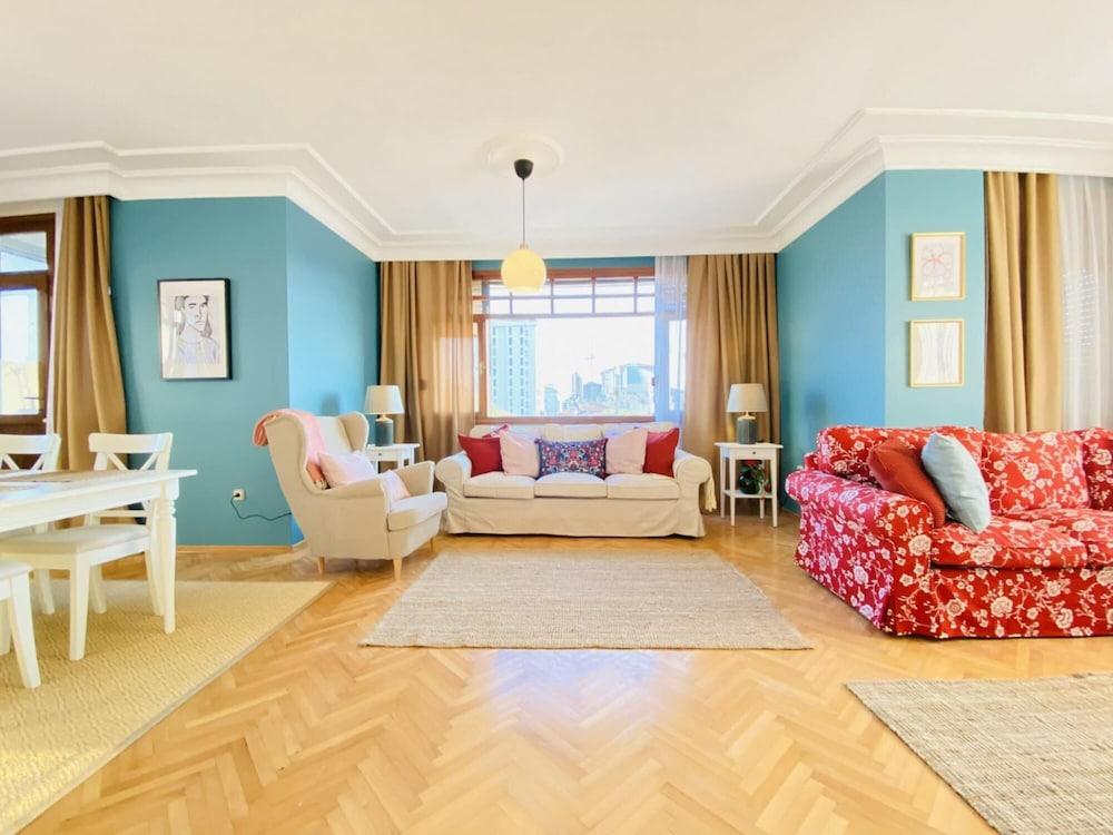 Missafir Spacious Duplex Flat Near Bagdat Street