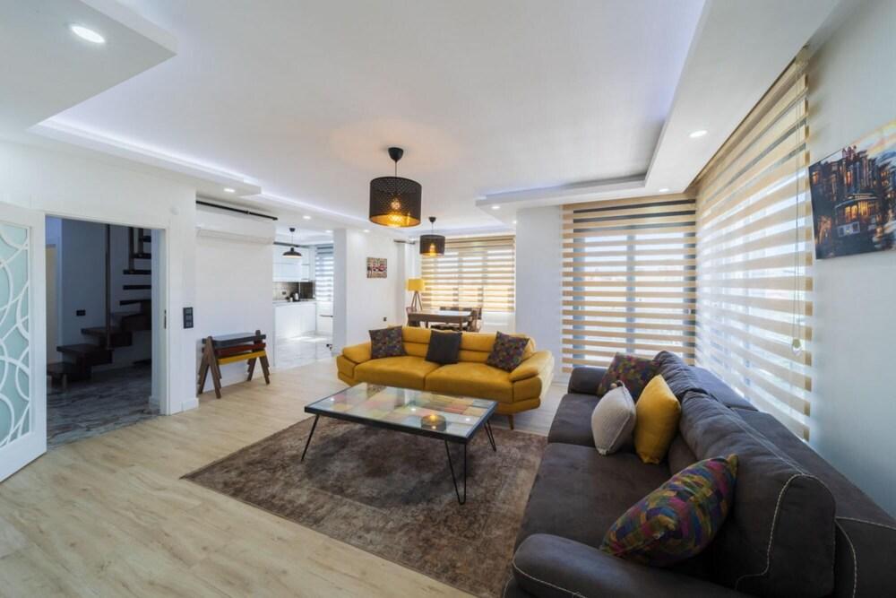 Lovely Duplex Flat Near Beach in Muratpasa