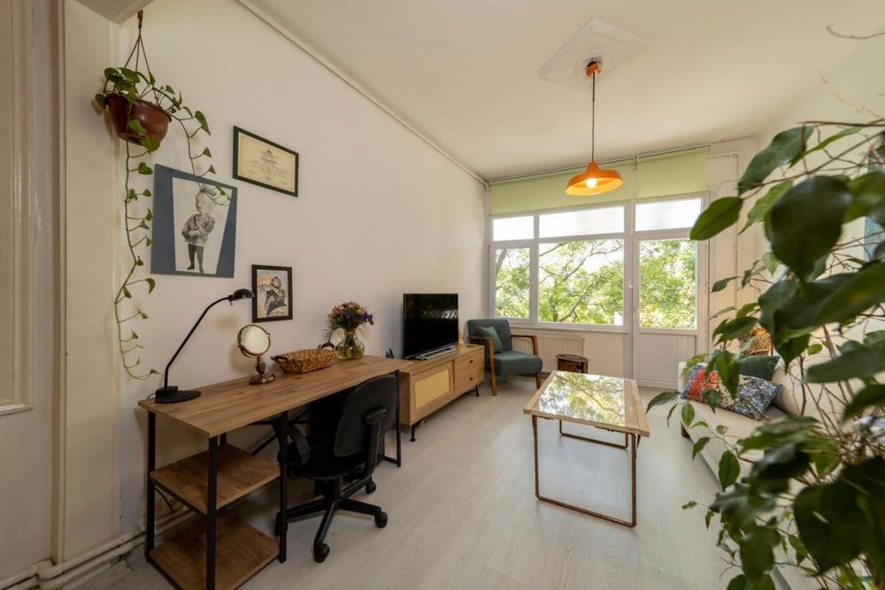 Charming Flat With Refreshing View in Kadikoy