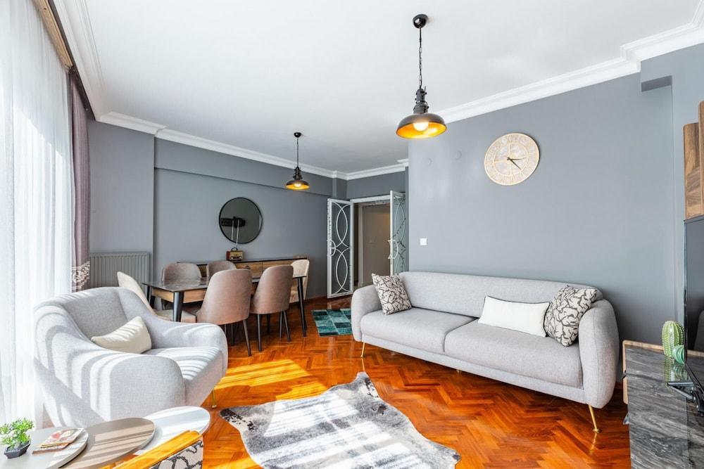 Stylish Flat Near Popular Attractions in Moda