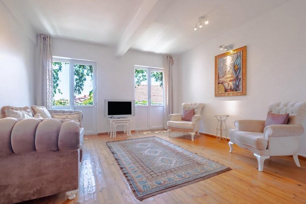 Authentic Flat 750 m to Taksim Square in Beyoglu