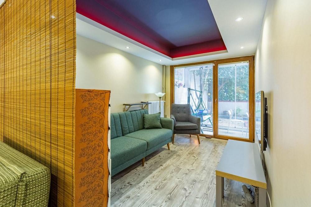 Stylish and Central Flat With Backyard in Sisli