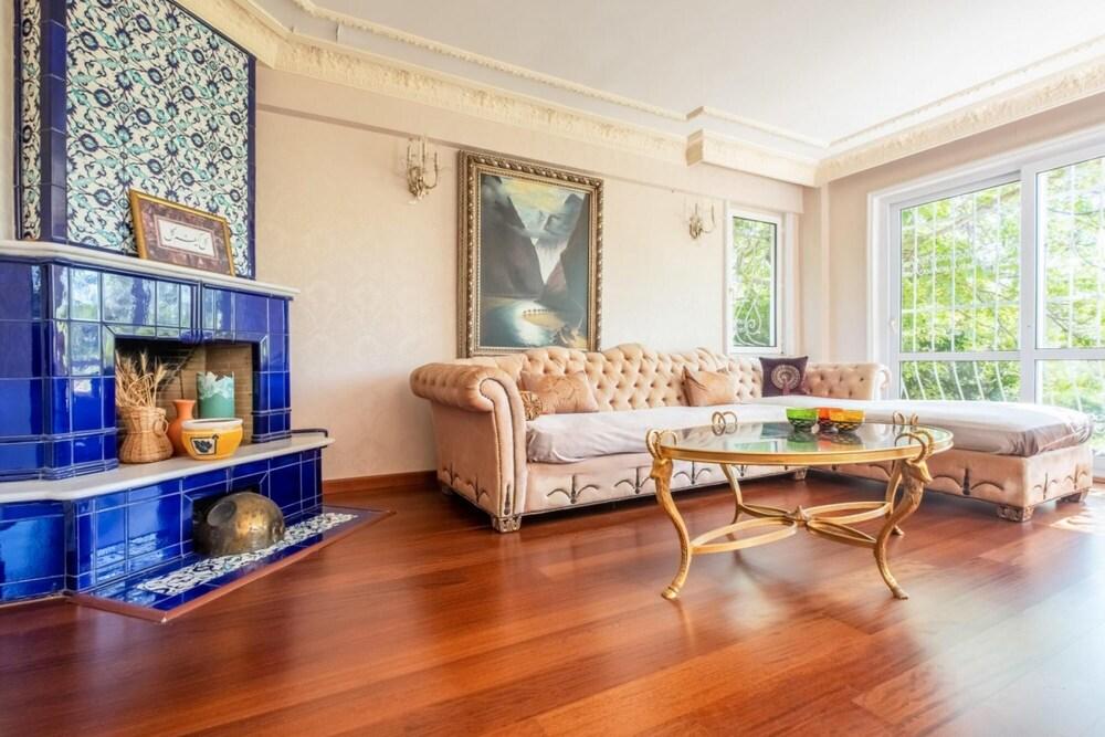 Luxurious Villa With Bosphorus View in Cengelkoy