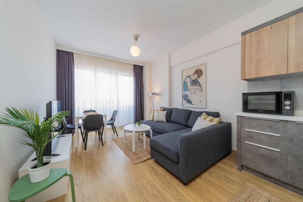 Missafir Gorgeous Flat With Shared Pool in Kepez