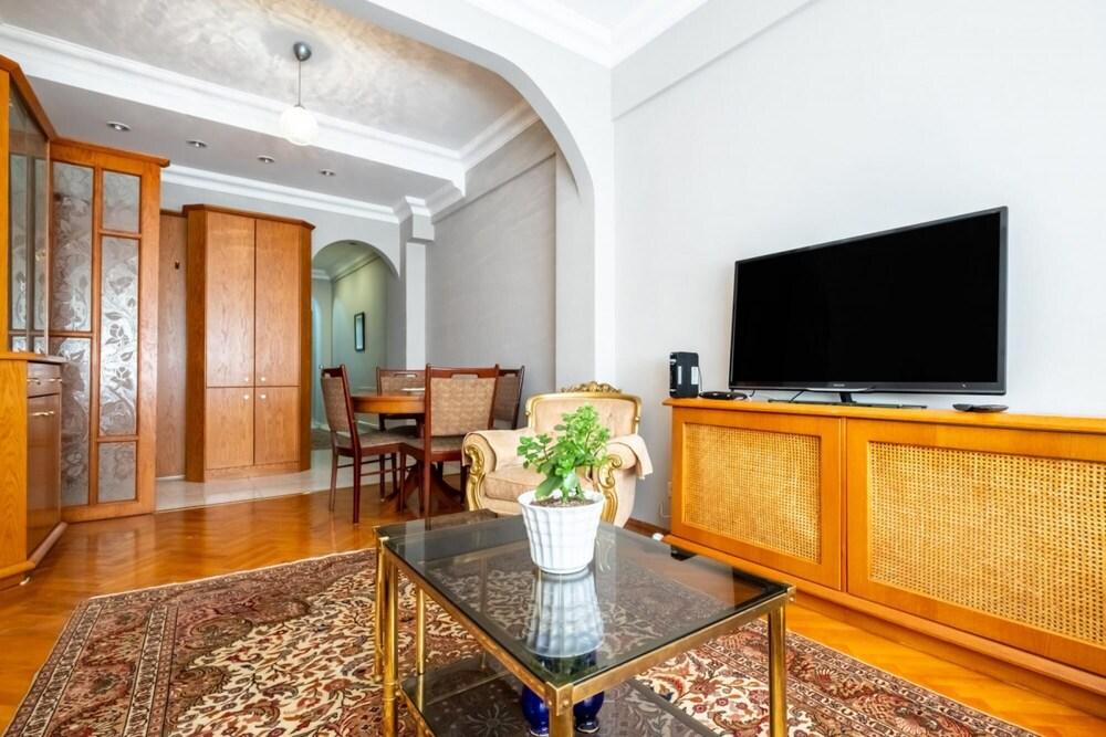 Captivating and Central Flat With Balcony in Sisli