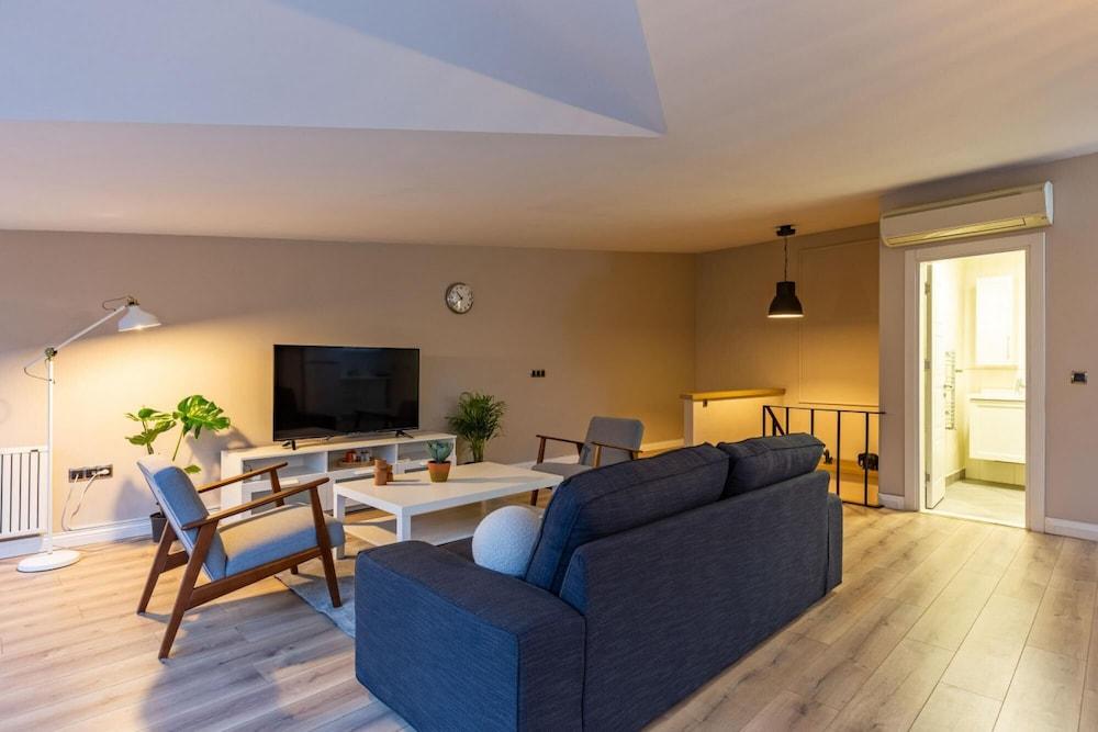 Exceptional Flat With Galata Tower View in Beyoglu