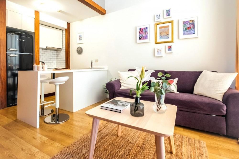 Cozy Loft With Skyline View in Modern Residence