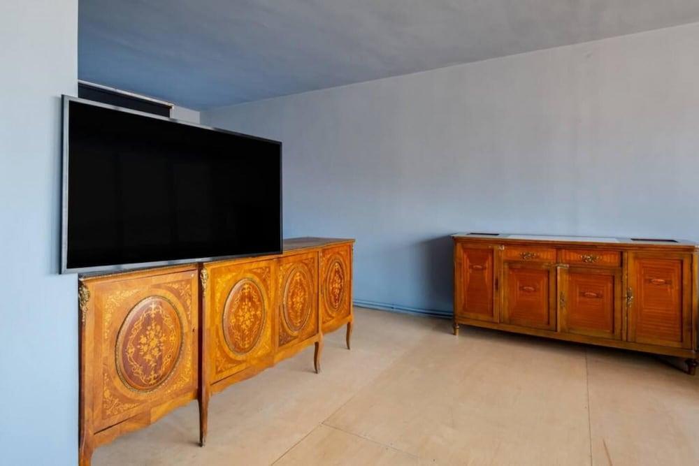 Flat With Karakoy View Near Ferry Station