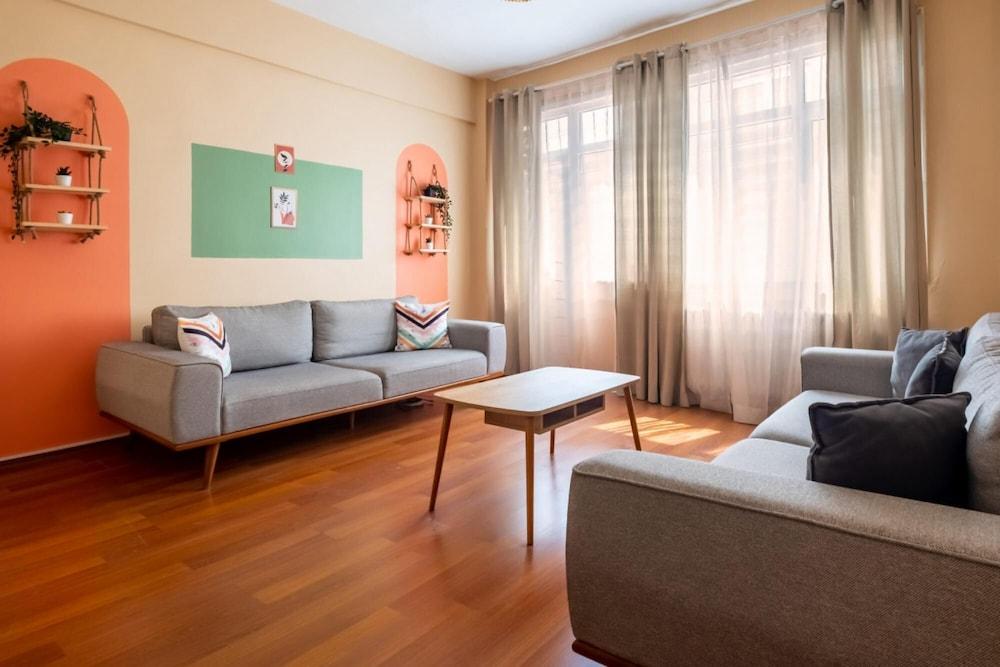 Excellent Flat With Balcony Near Taksim Square