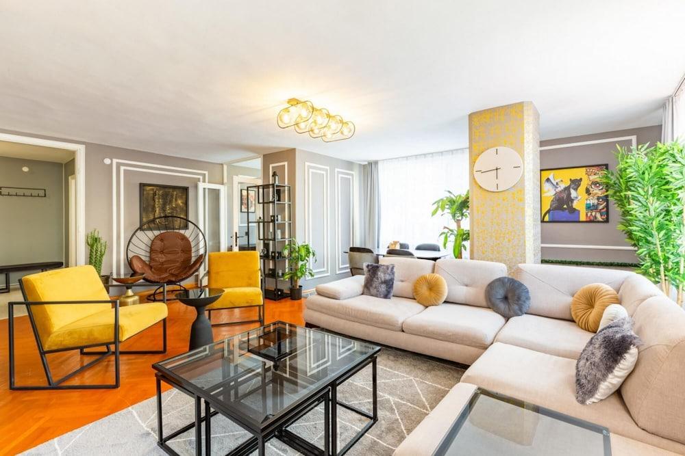 Flat With Excellent Location in Nisantasi