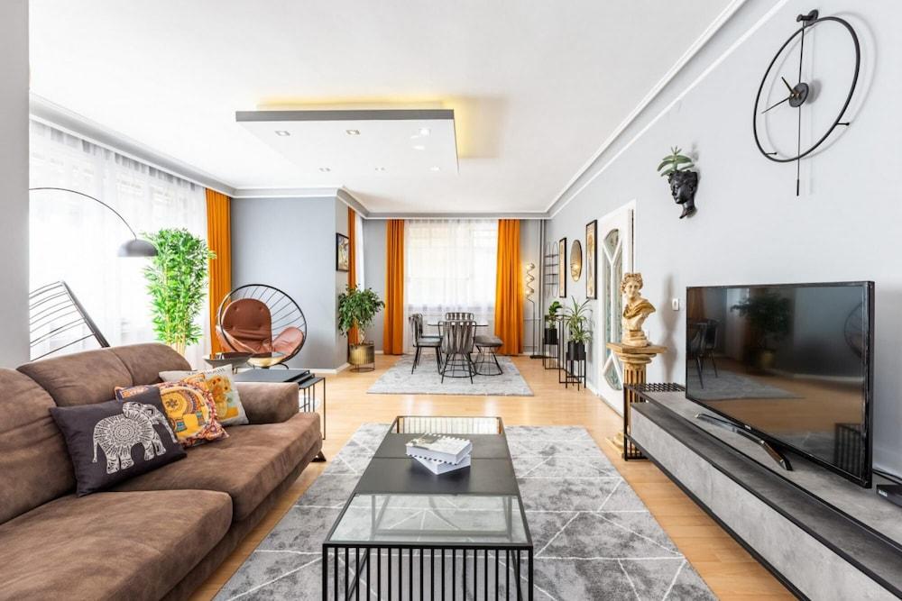 Spacious Apartment on Bagdat Street Kadikoy