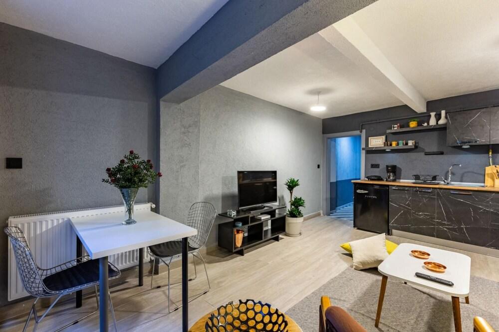 Cozy and Central Flat With Backyard in Kadikoy