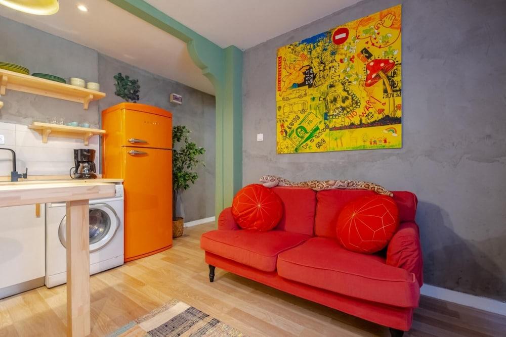 Pleasant Flat Near Taksim Square in Beyoglu