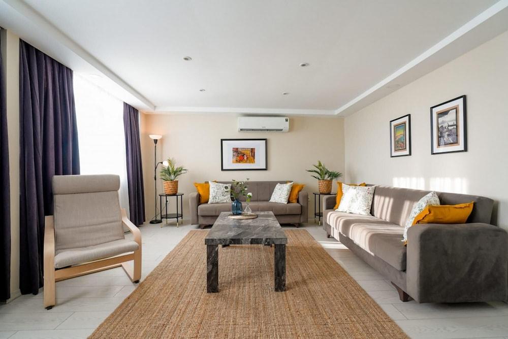 Missafir Superb Flat Near Hadrian s Gate