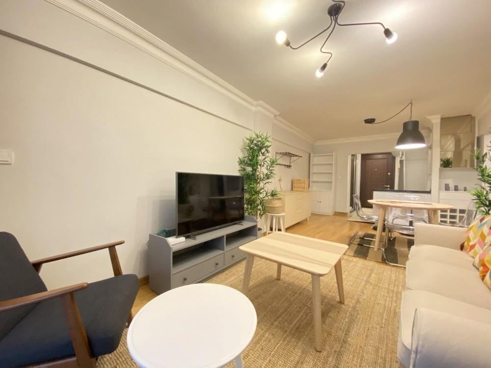 Charming and Central Flat With Balcony in Beyoglu