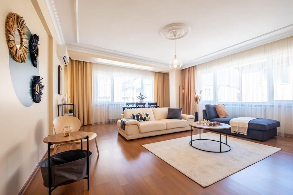 Charming Flat With Central Location in Sisli