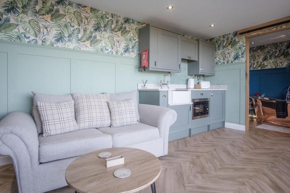 The Langland Bay Lookout - 1 Bed Cabin - Landimore