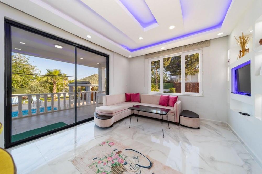 Marvelous Conservative Villa in Muratpasa