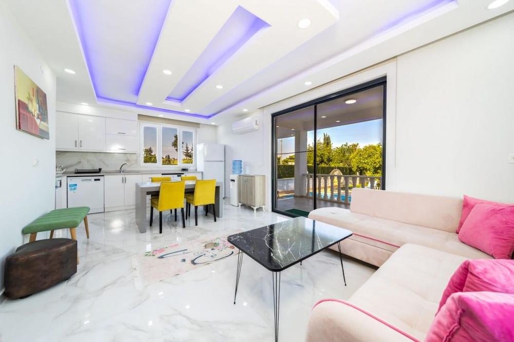 Marvelous Conservative Villa in Muratpasa