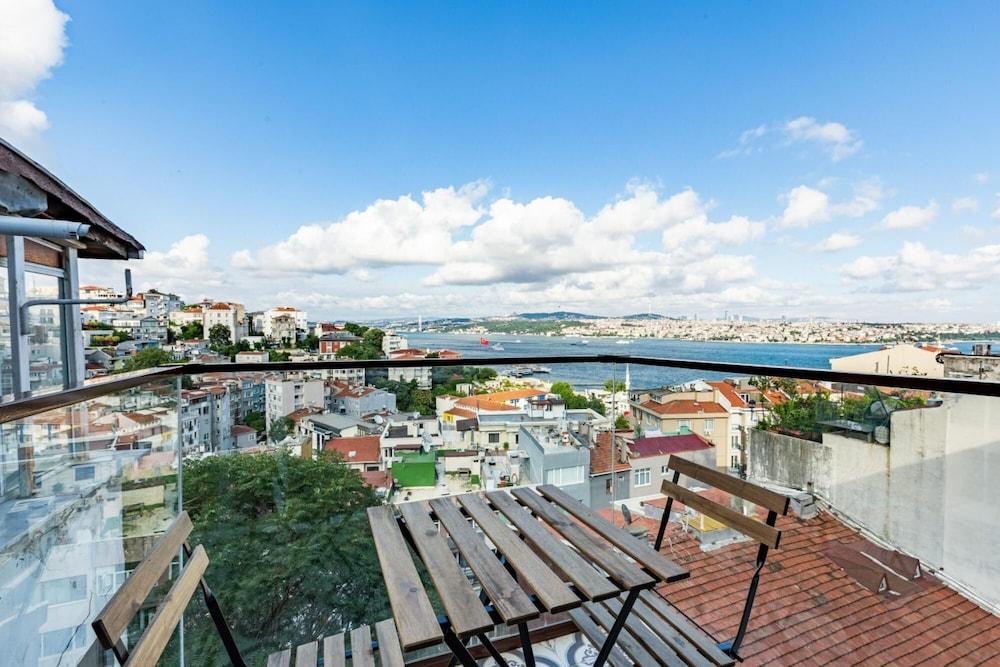 Central Apartment With Bosphorus View in Cihangir