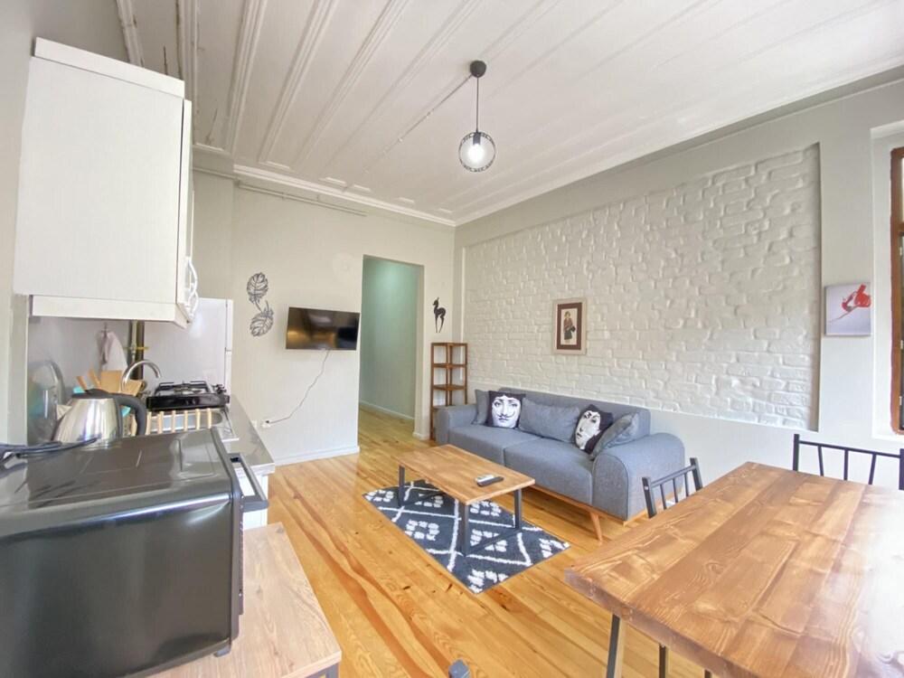 Central Flat Close to Pera Museum in Beyoglu