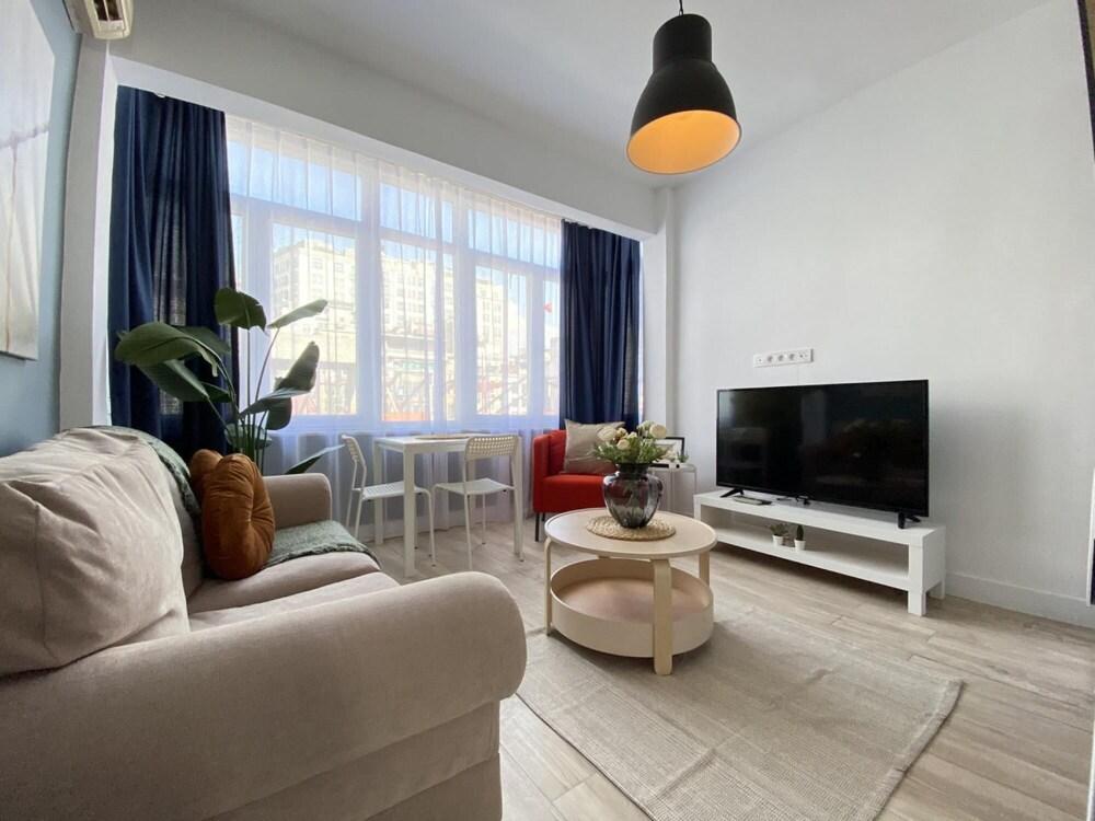 Central and Modern Flat in Cihangir