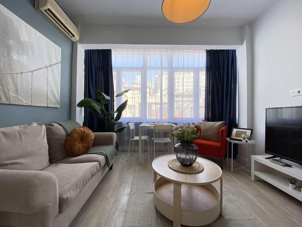 Central and Modern Flat in Cihangir