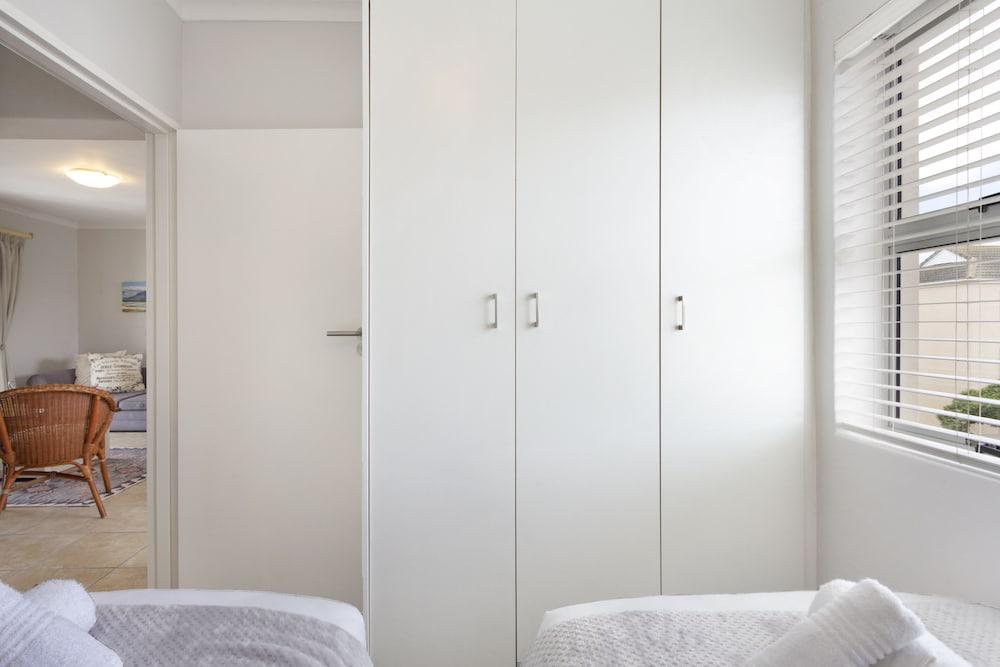 Big Bay Beach Club 22 by HostAgents