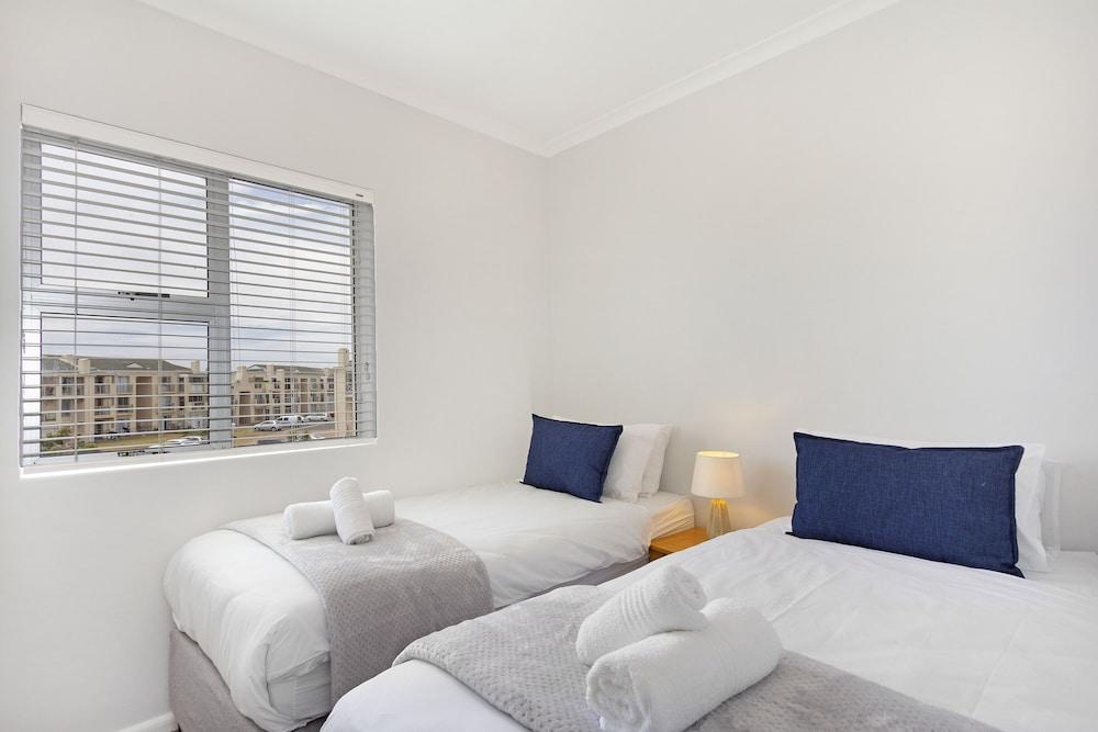 Big Bay Beach Club 22 by HostAgents