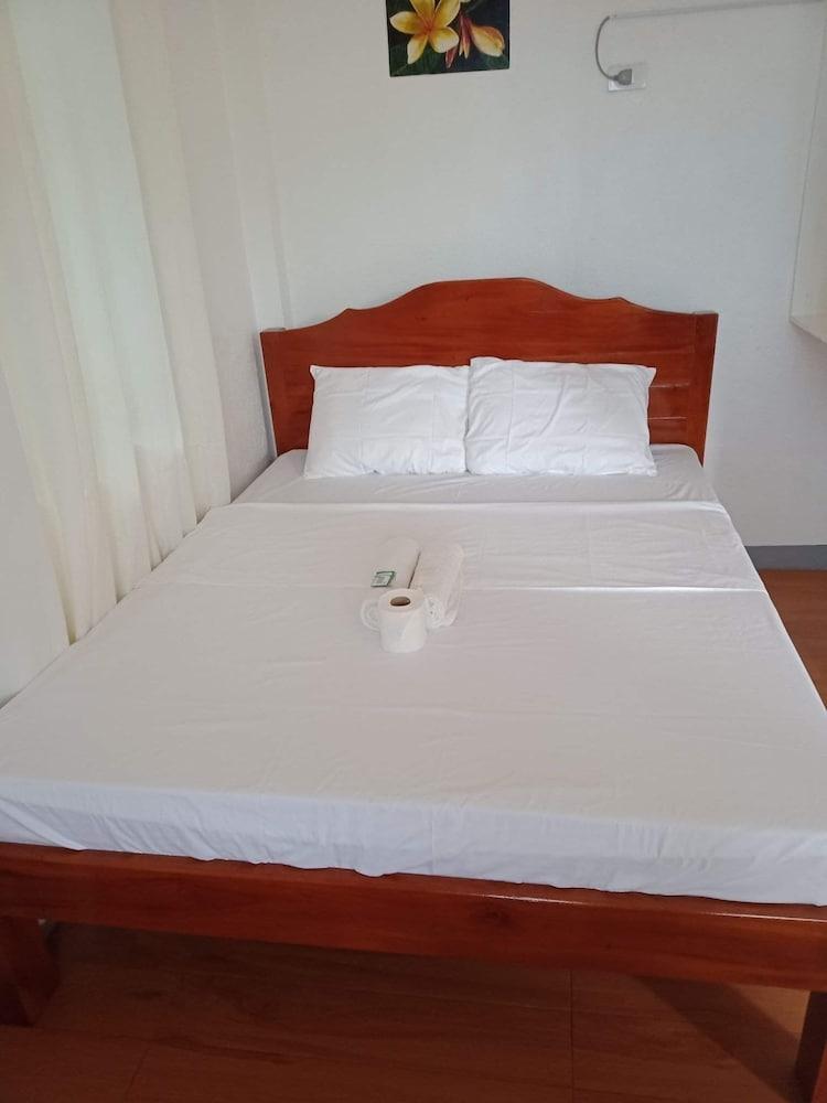 MLB BEACHFRONT APARTMENT