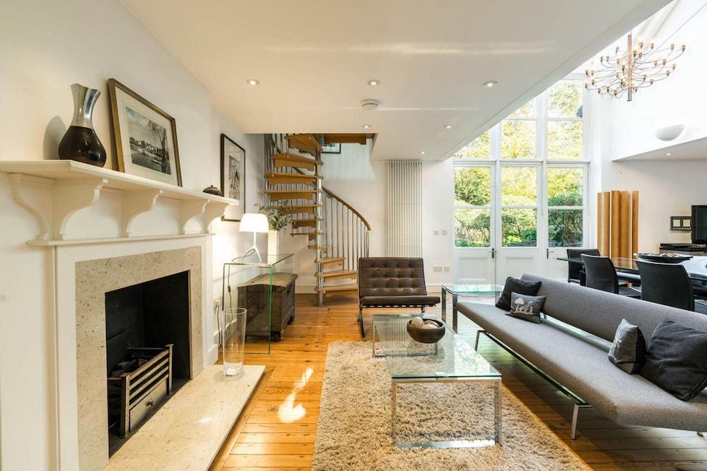 Unique 2 Bedroom Converted Artist's Studio