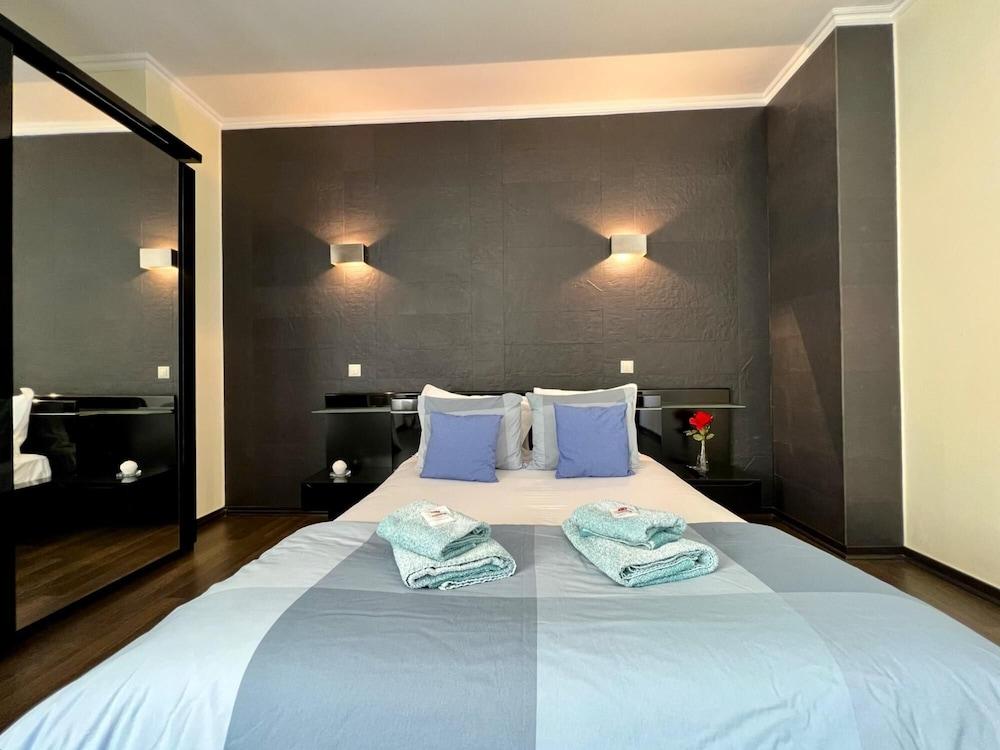 Portim O River View by Homing