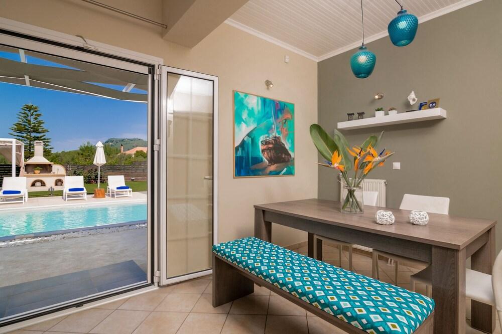 Madini Luxury villa with private Heated pool