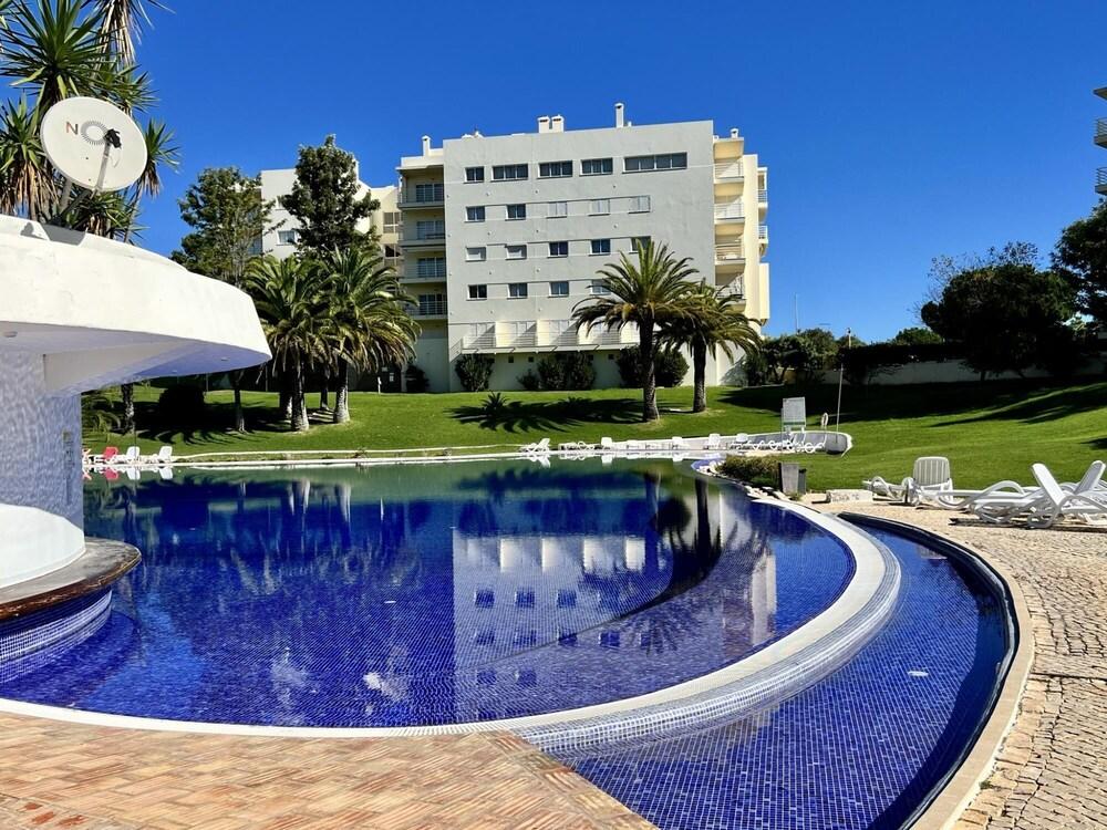 Alvor Paradise With Pool by Homing