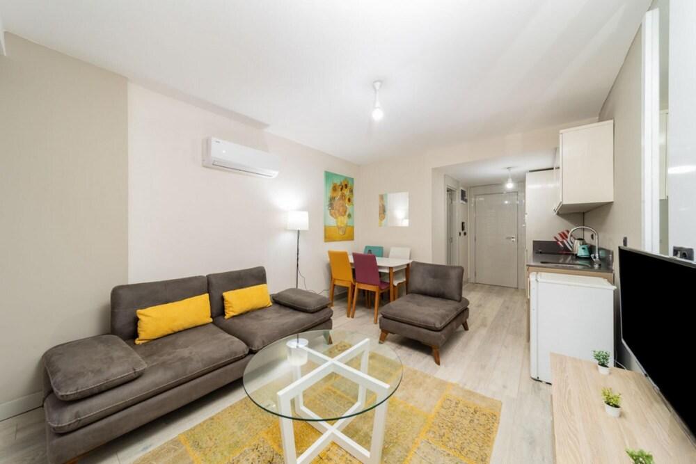 Central Flat With Shared Pool Near Antalya Airport