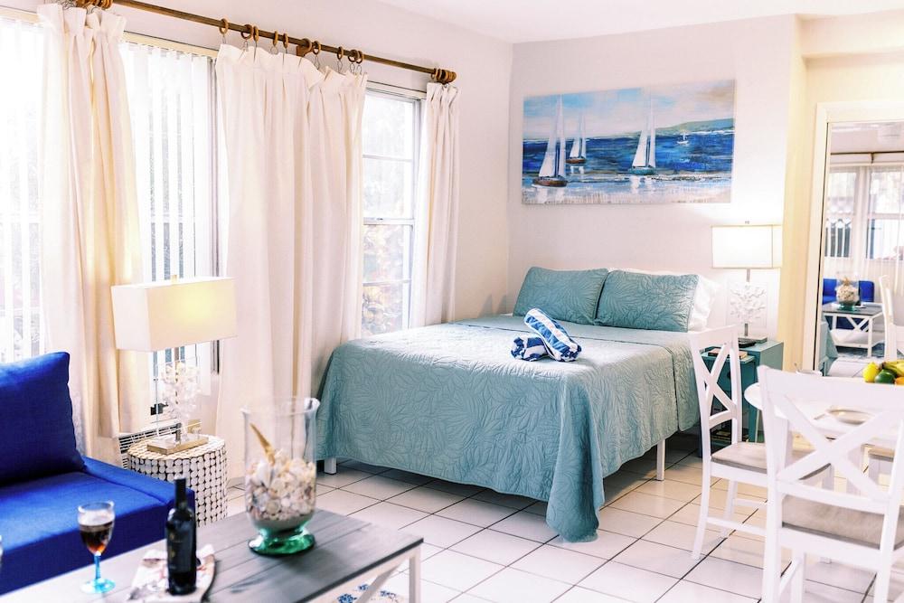 Beachside Gardens Apartments by Lowkl