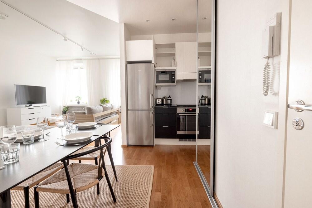 2ndhomes Cozy & Modern Top Floor Home