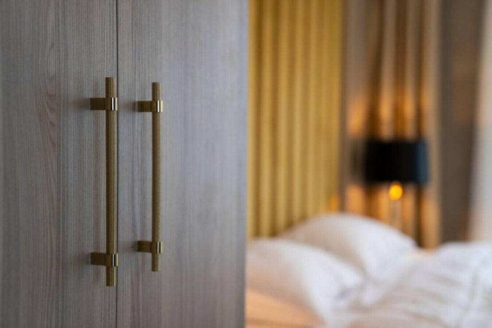 Fancy 2 1 Apartment 2 Bathrooms - Core Living