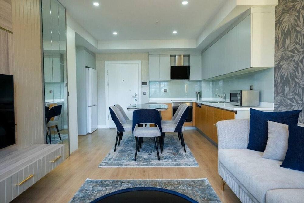 Fancy 2 1 Apartment 2 Bathrooms - Core Living