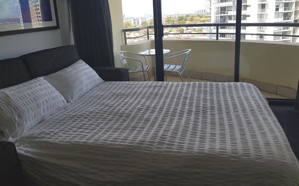 Parramatta Hotel in Mantra Building