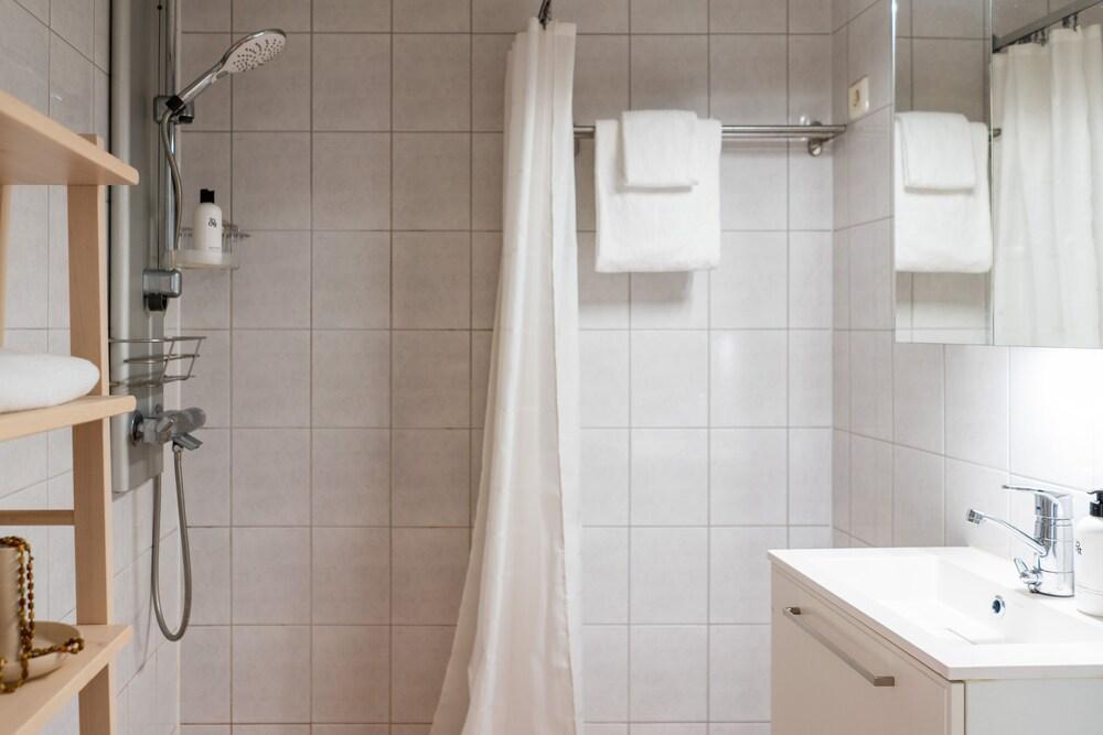 Great location between Ratina and Arena