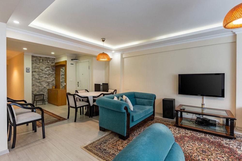 Pleasant Flat With Balcony in Moda Kadikoy