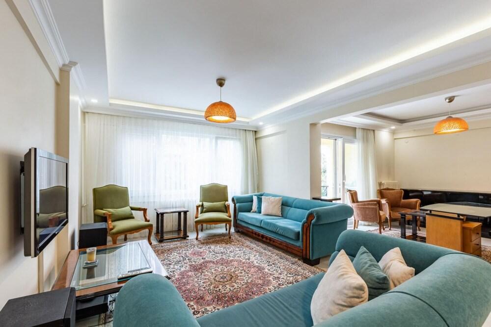 Pleasant Flat With Balcony in Moda Kadikoy