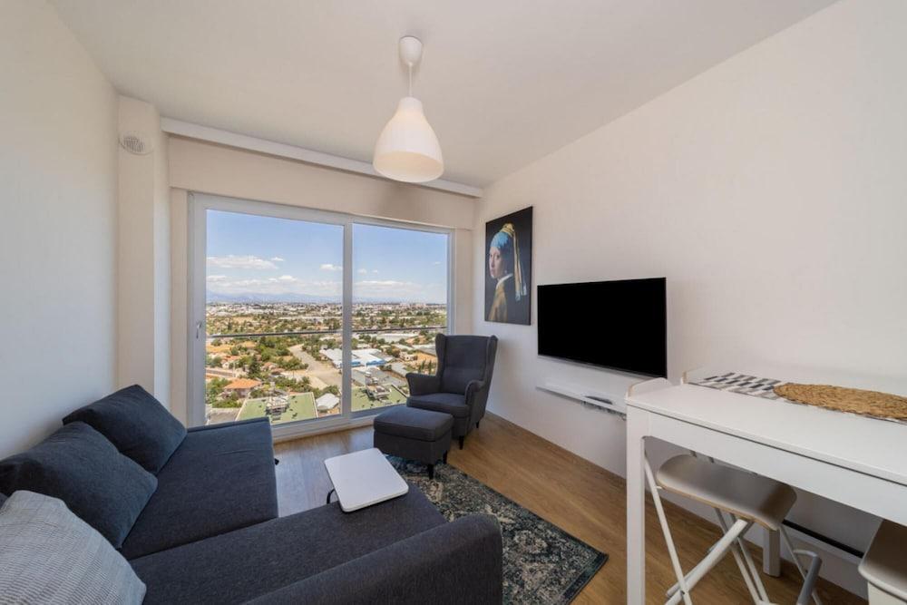 Pleasant Flat With Shared Pool in Kepez