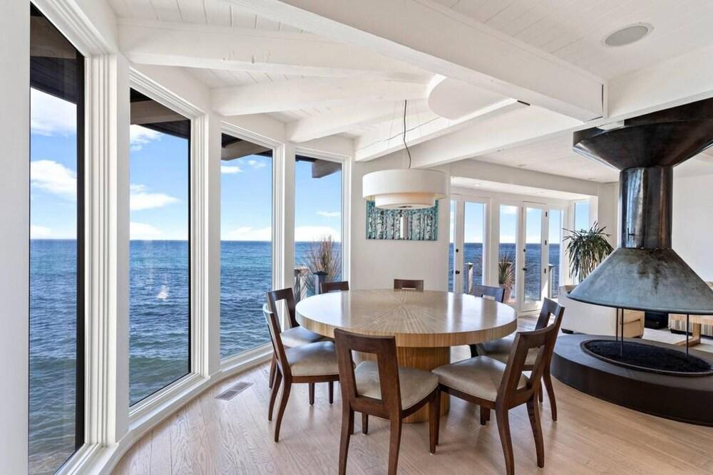 Coastline Villa In Malibu